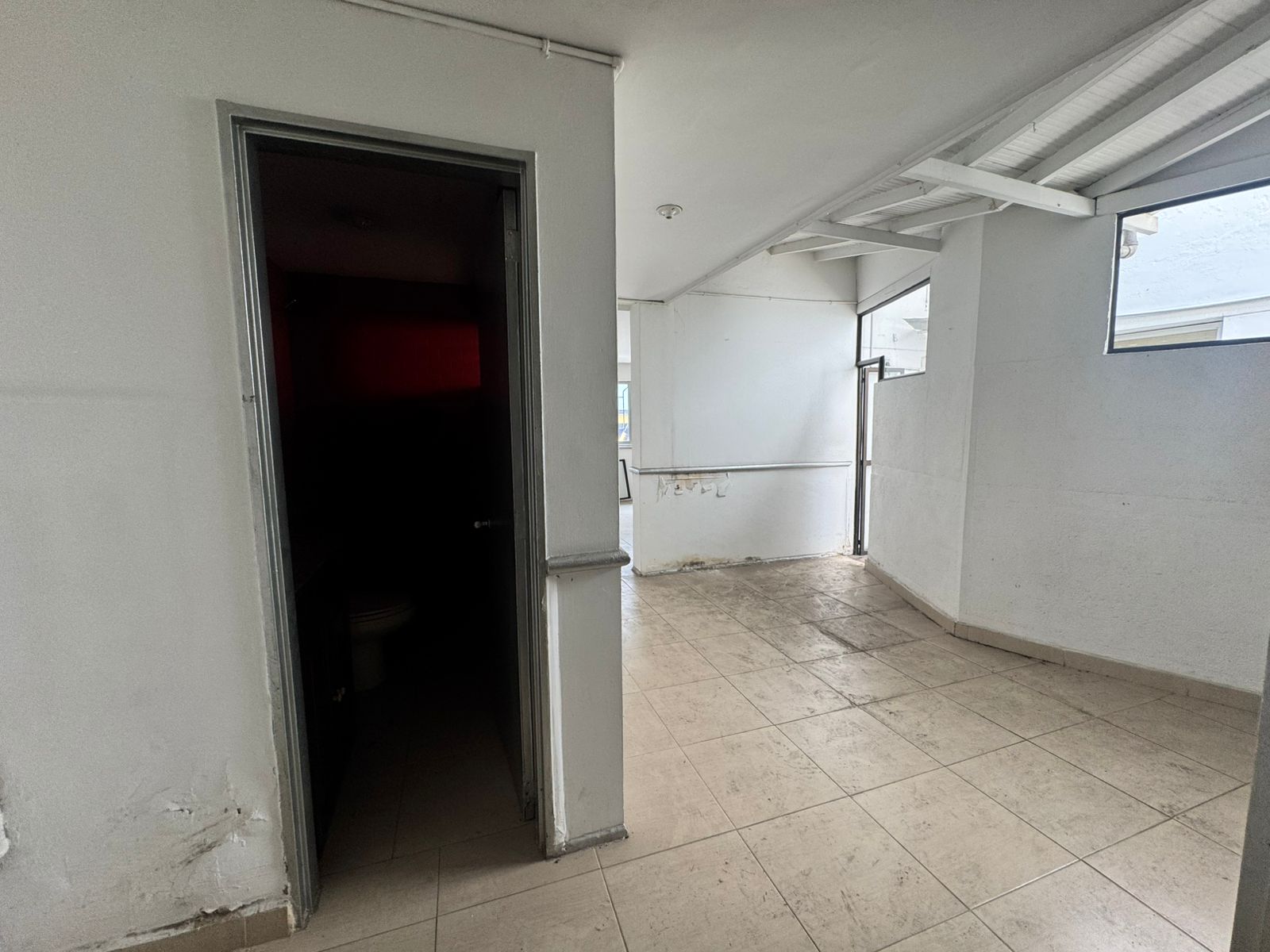 se arrienda local comercial poblado