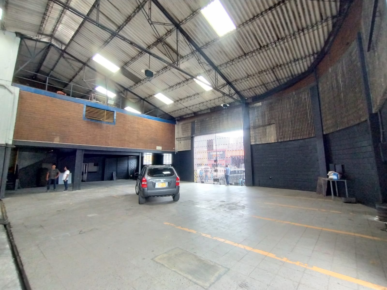 se arrienda bodega en medellin