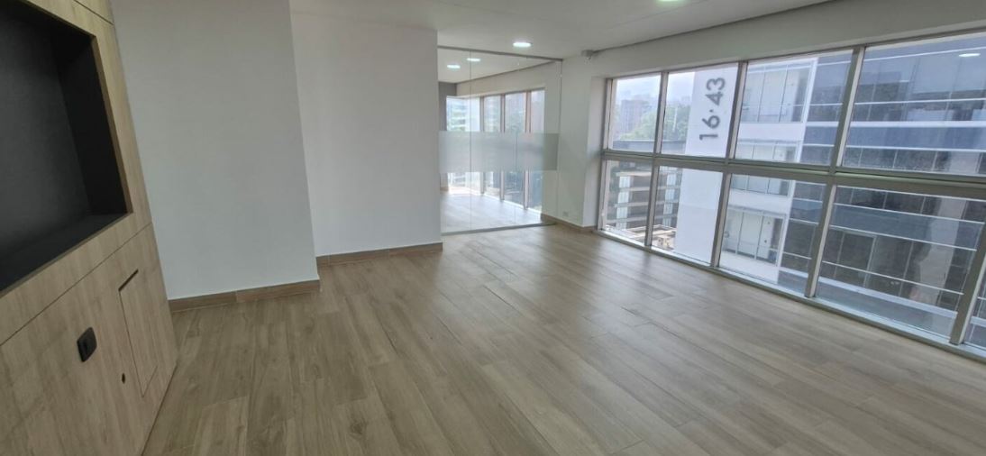 se arrienda oficina en el poblado