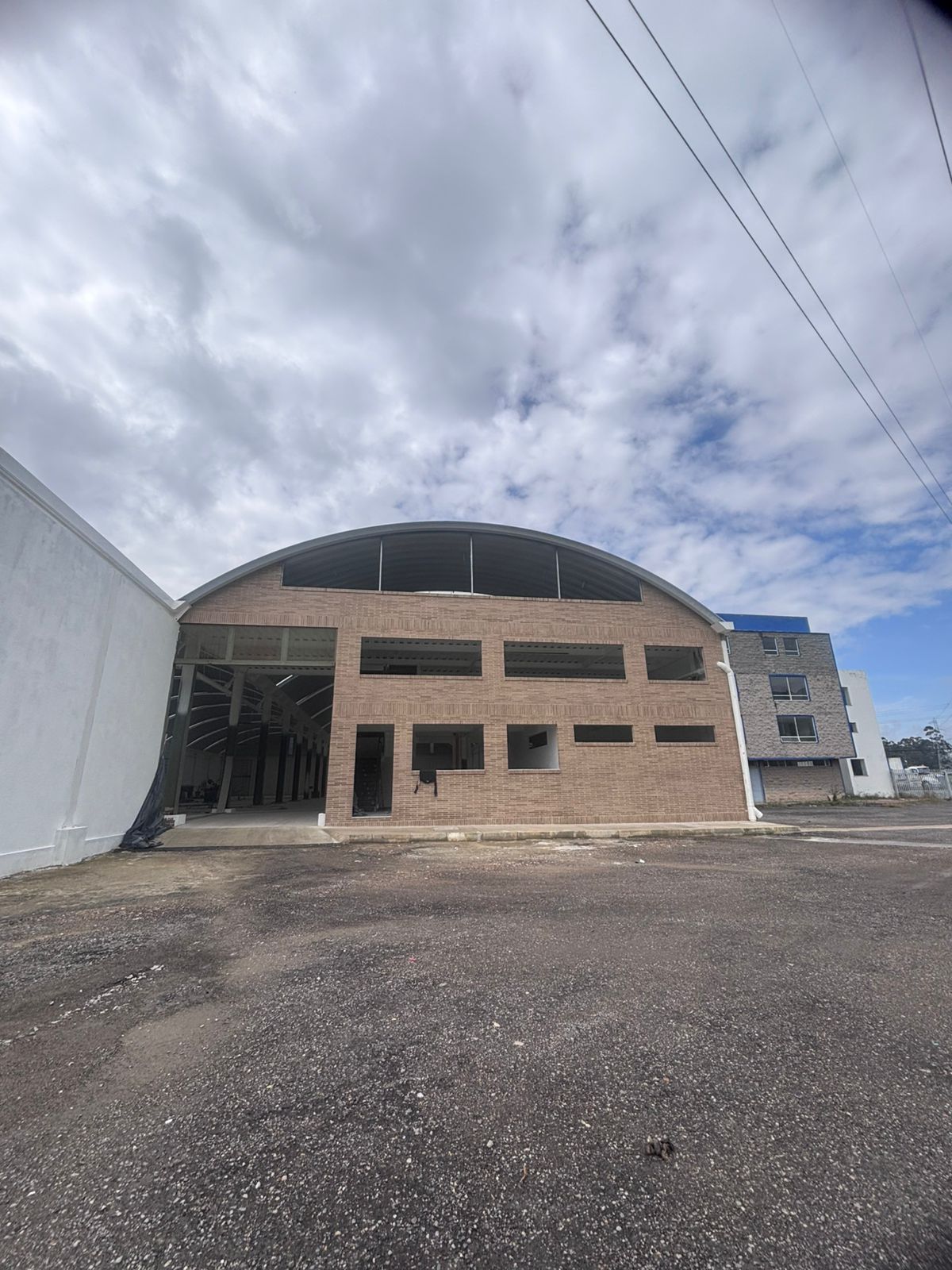 se arrienda bodega en siberia cota