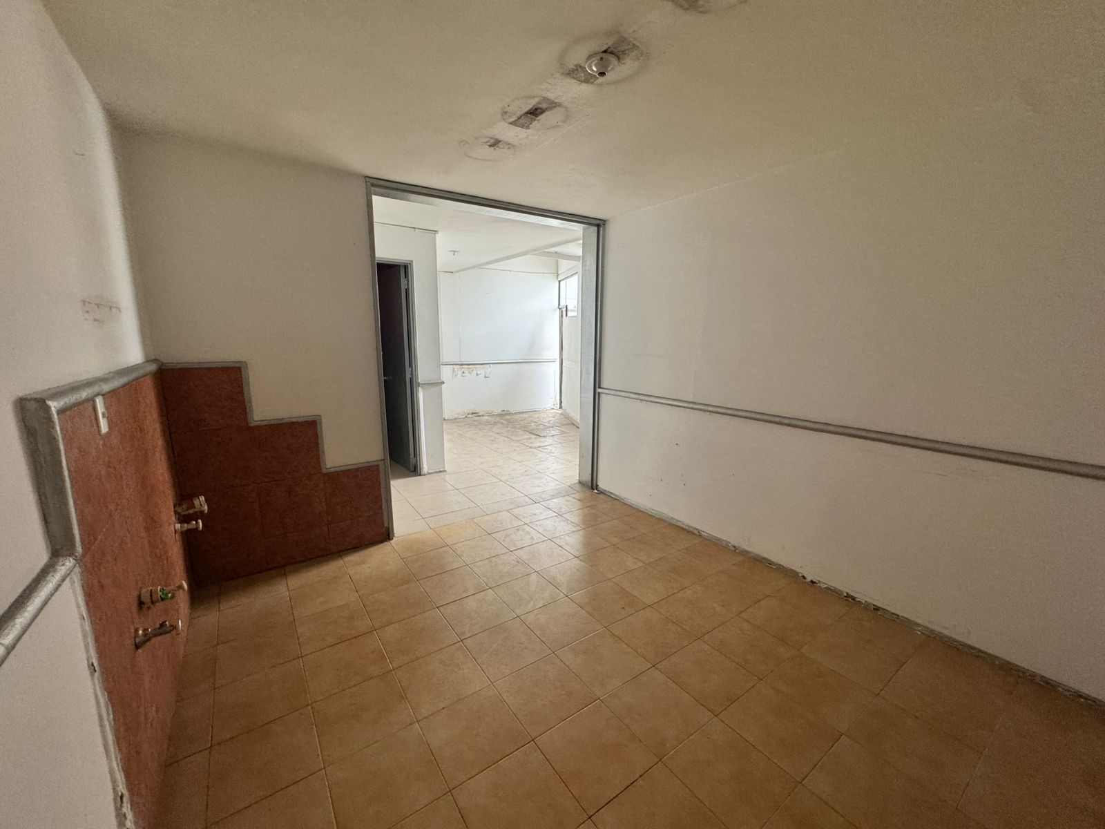 se arrienda local comercial poblado