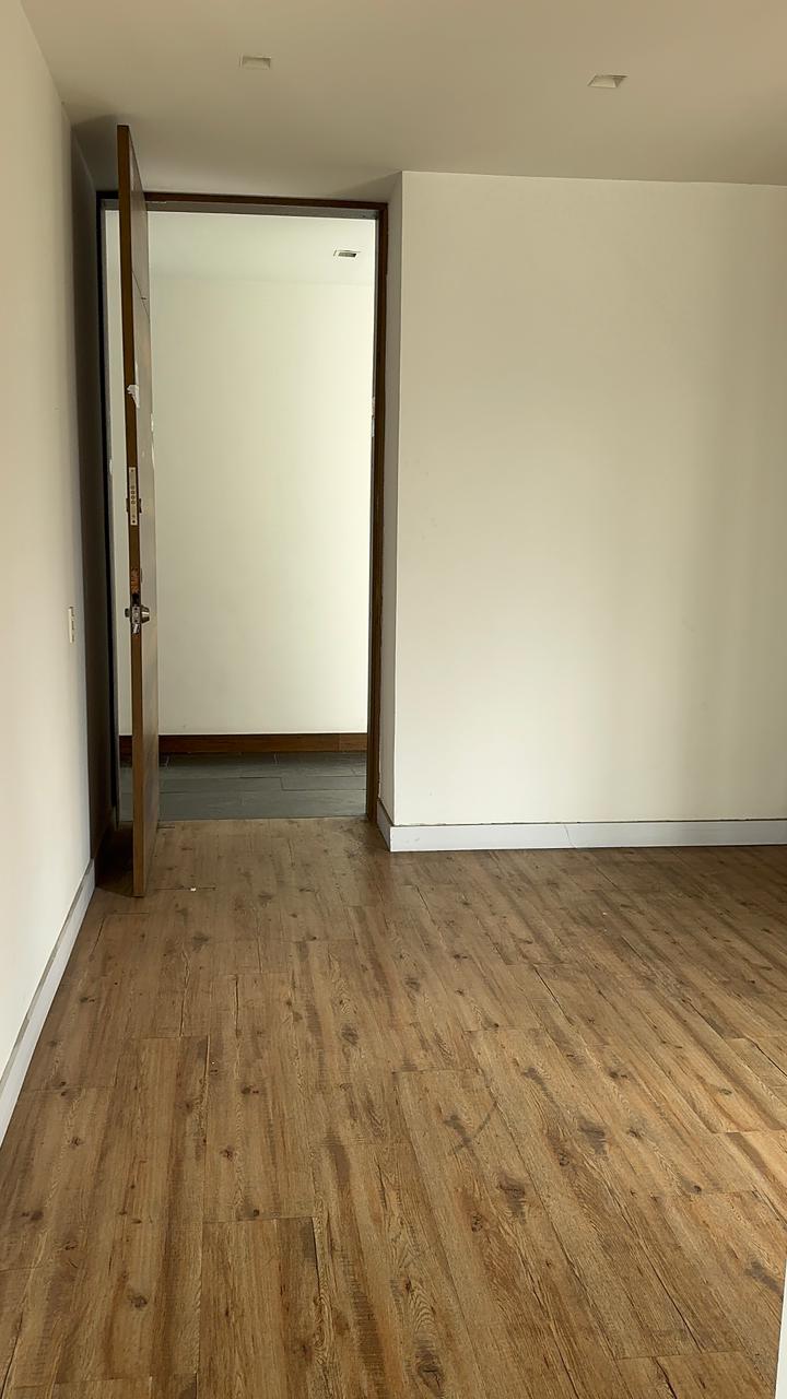 se vende oficina en el poblado