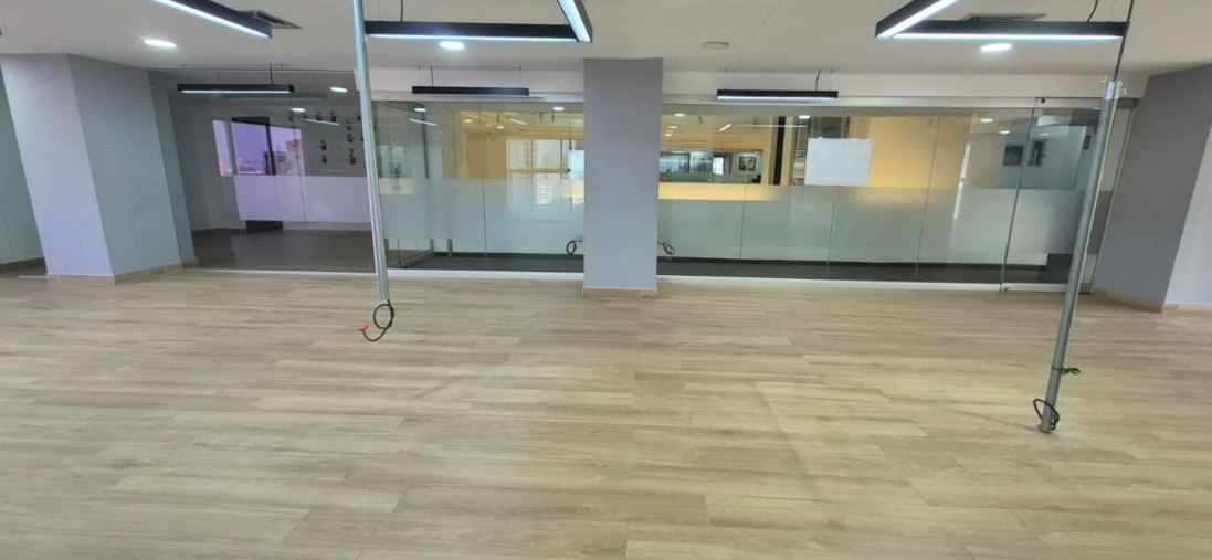 se arrienda oficina en el poblado