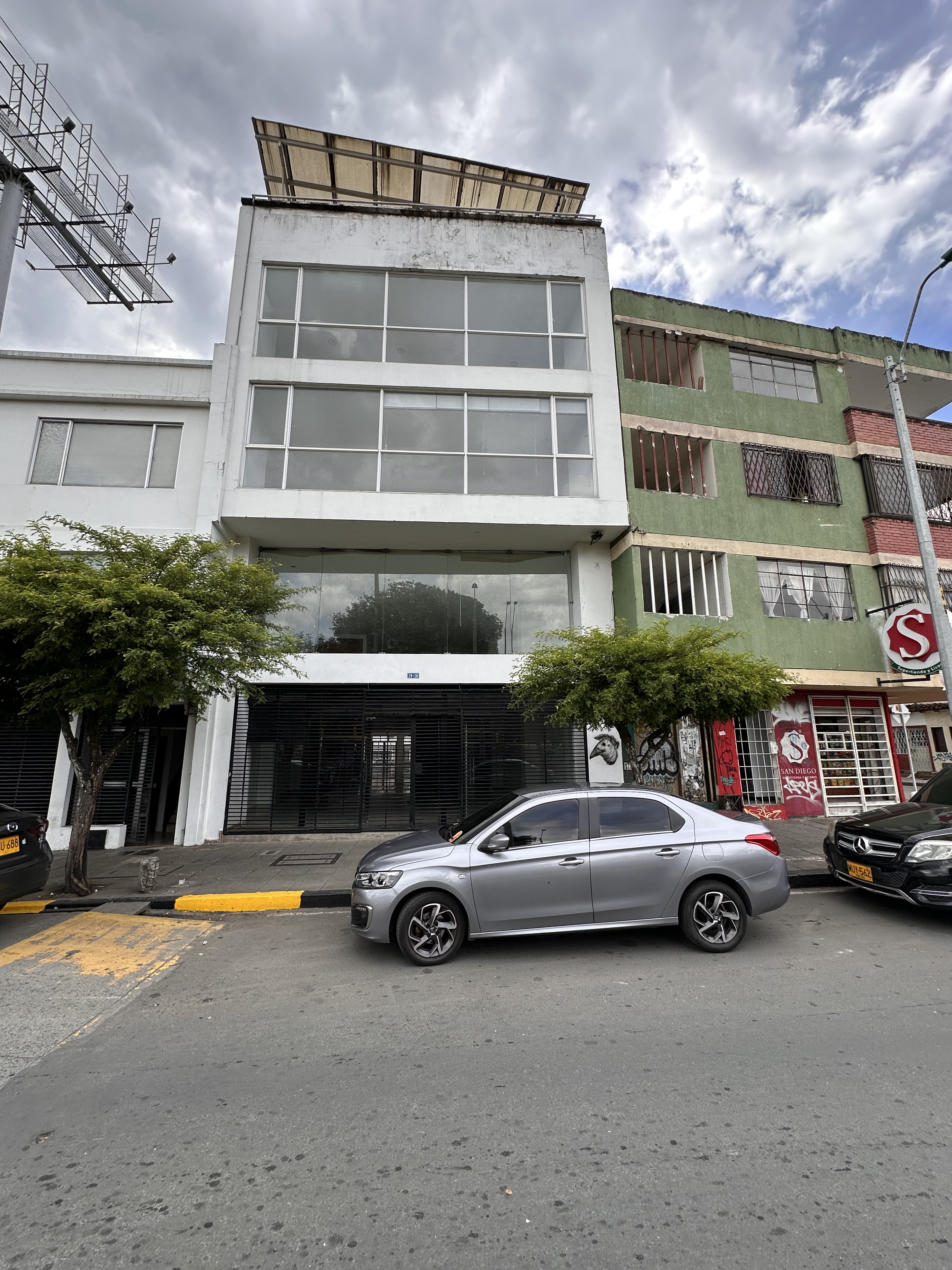VENDO – EDIFICIO CHAPELIER EN EL BARRIO LOS LIBERTADORES