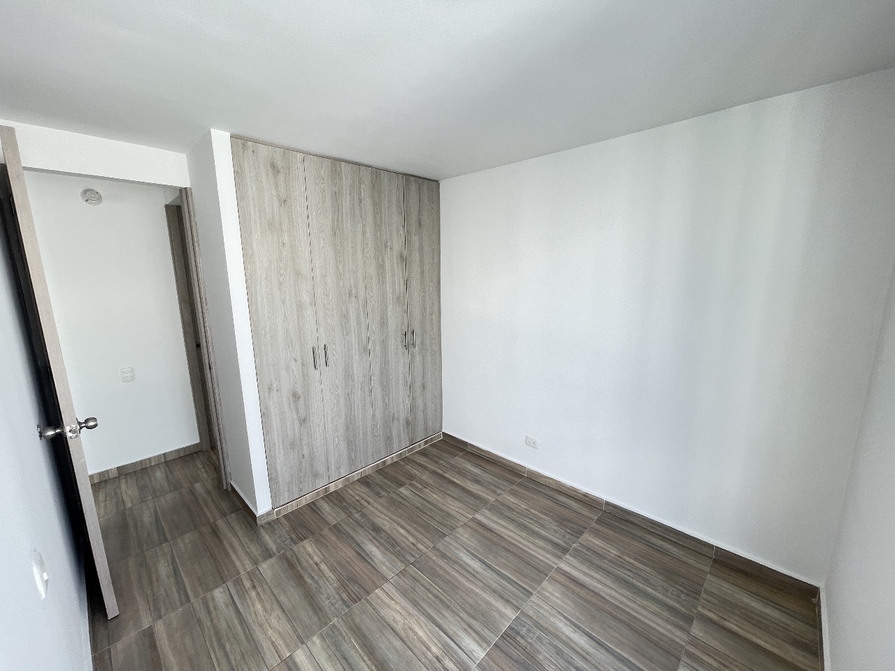 Apartamento en venta en Meléndez, piso 8 con parqueadero y piscina