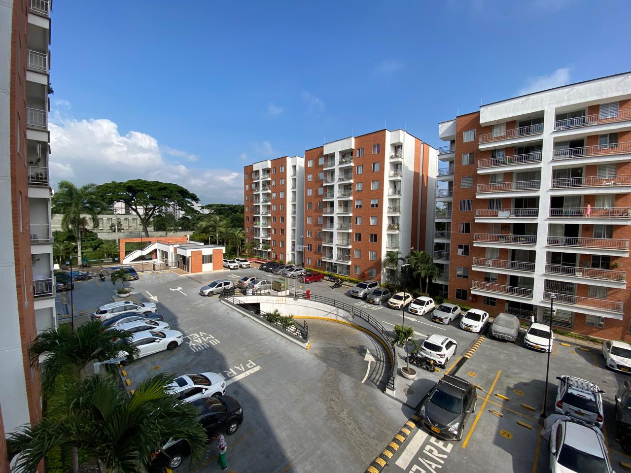 VENDO APARTAMENTO EN CR PARQUES DE LA BOCHA