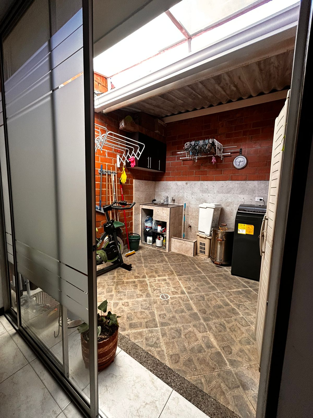 VENDO CASA EN CR LUSITANIA