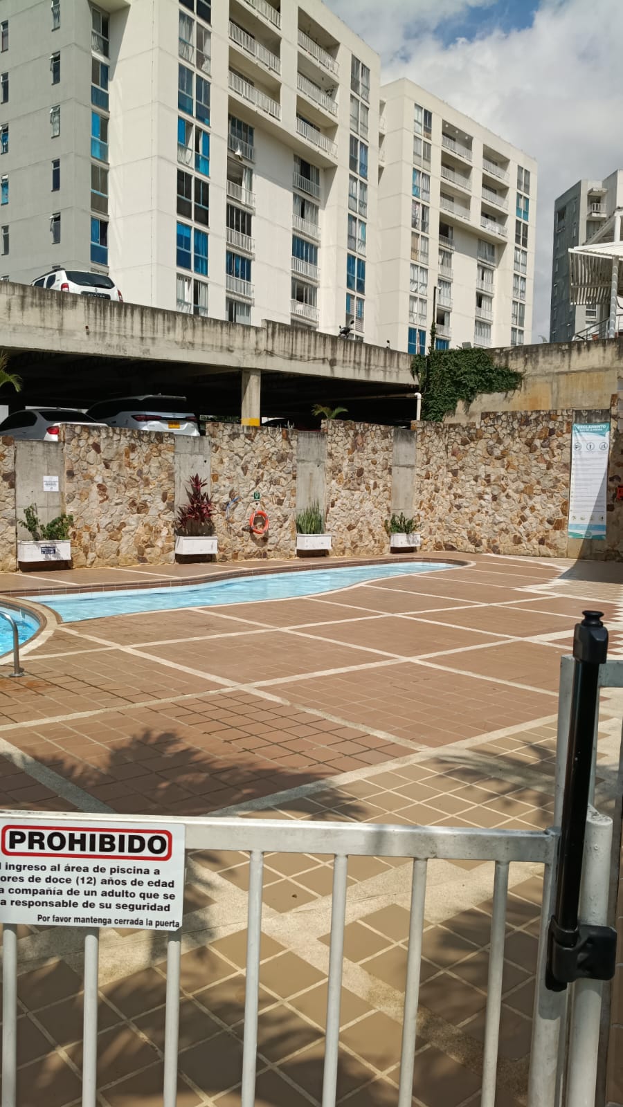 Apartamento en venta en Meléndez, piso 8 con parqueadero y piscina