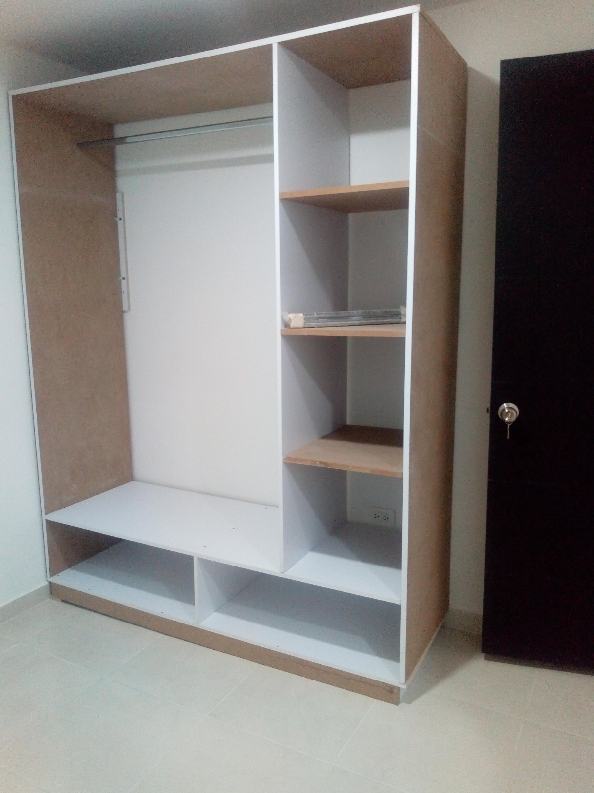 VENDO EDIFICIO EN BARRIO LAS  ACACIAS  DE 3 PISOS
