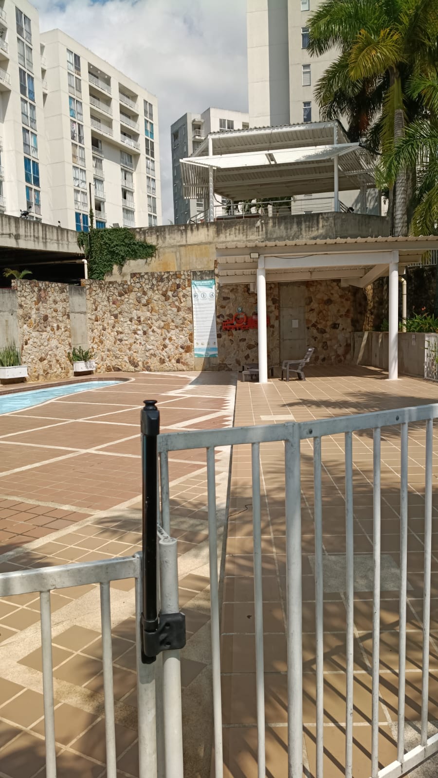 Apartamento en venta en Meléndez, piso 8 con parqueadero y piscina