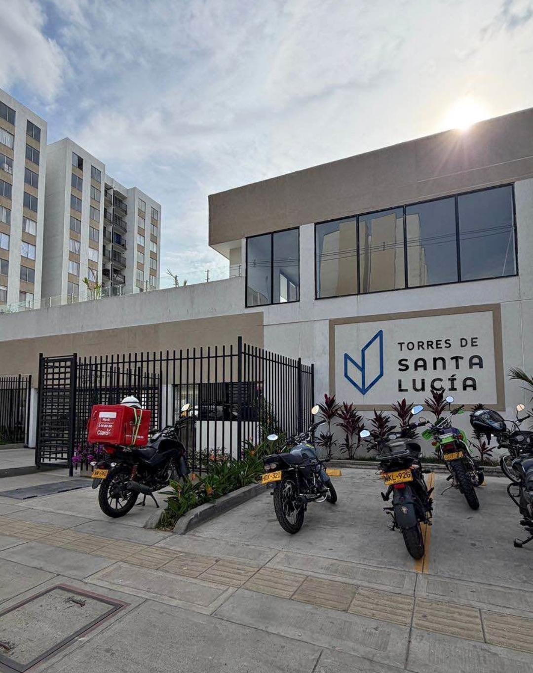 VENDO APARTAMENTO EN  CR TORRES DE SANTA LUCIA