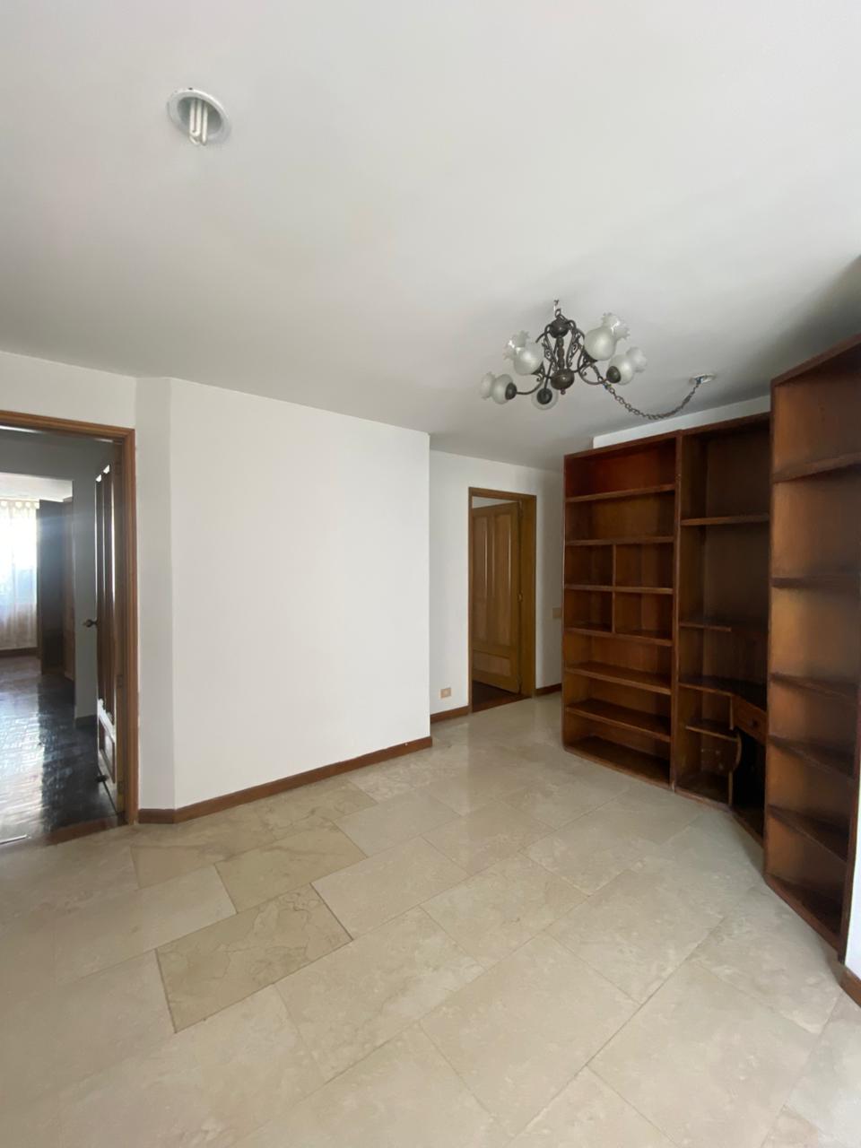 VENDO APARTAMENTO EN EDIFICIO EL NARANJO