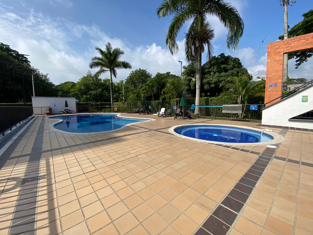 VENDO APARTAMENTO EN CR PARQUES DE LA BOCHA