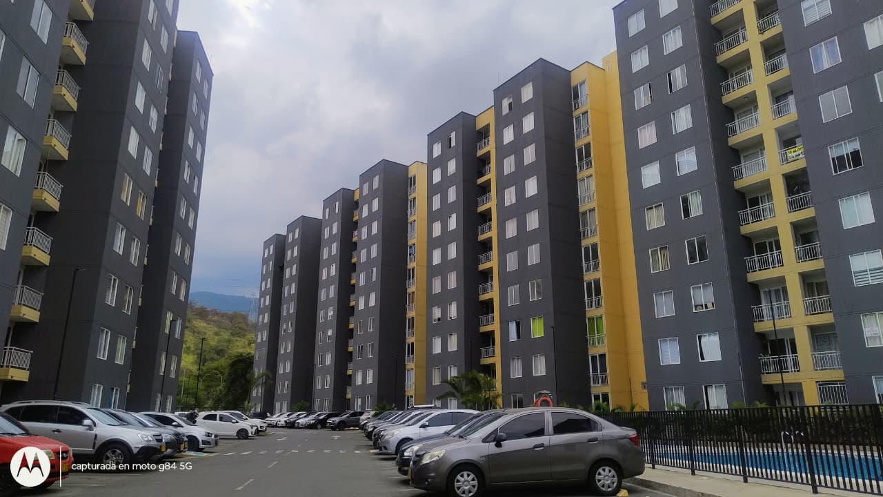 VENDO APARTAMENTO EN CR TURPIAL DE LA COLINA - CIUDAD GUABINAS