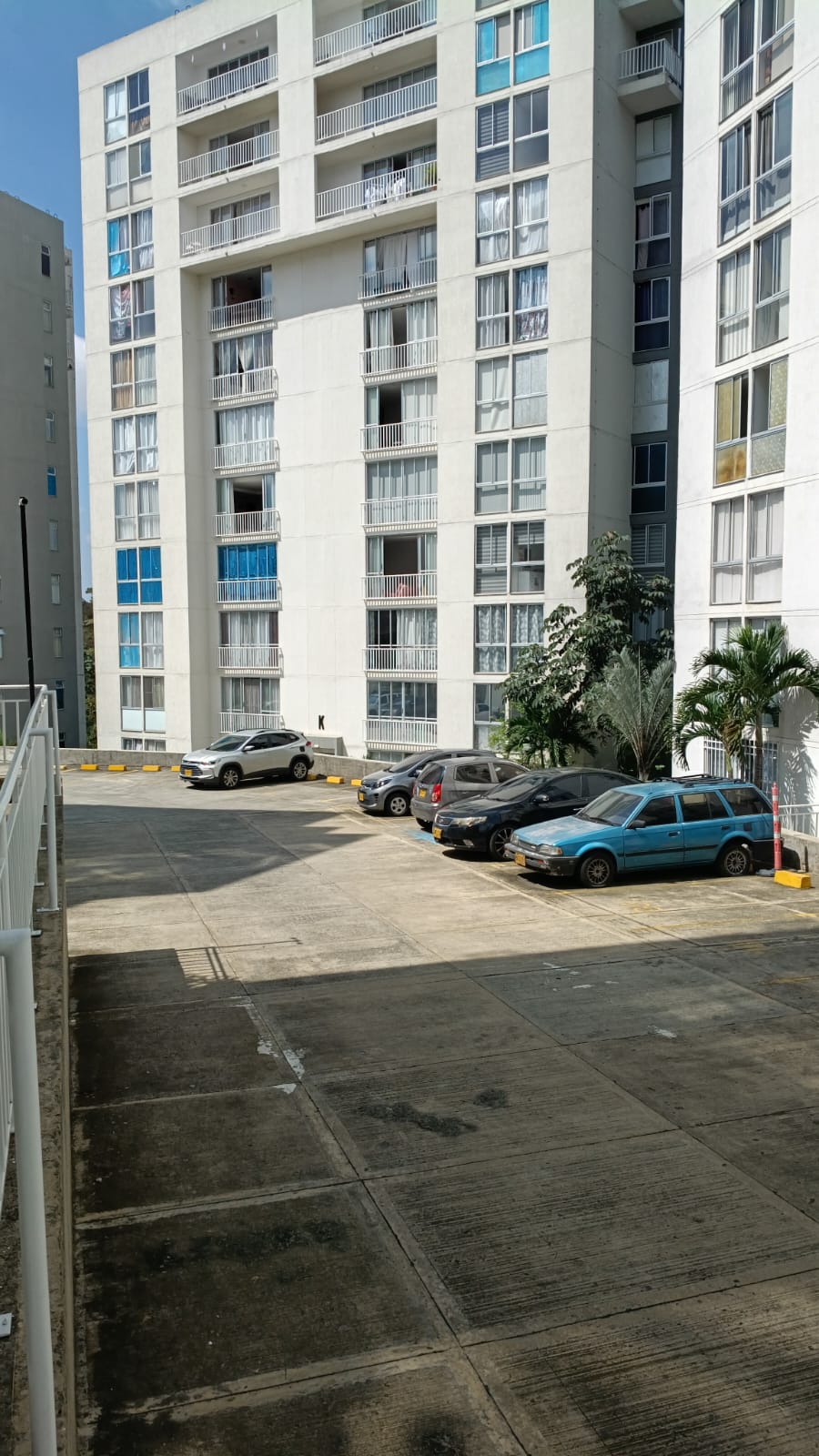 Apartamento en venta en Meléndez, piso 8 con parqueadero y piscina