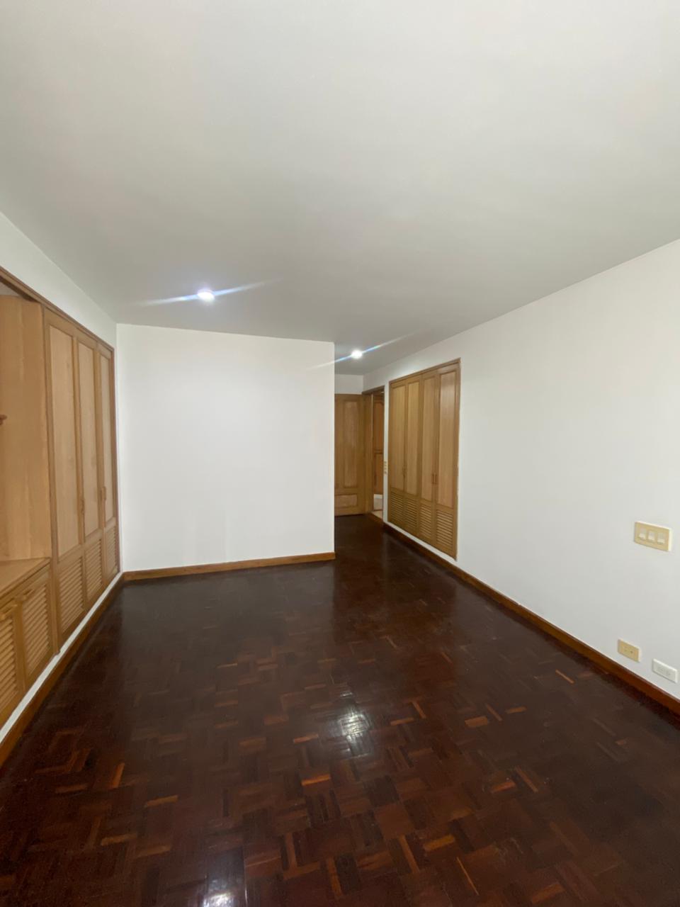 VENDO APARTAMENTO EN EDIFICIO EL NARANJO