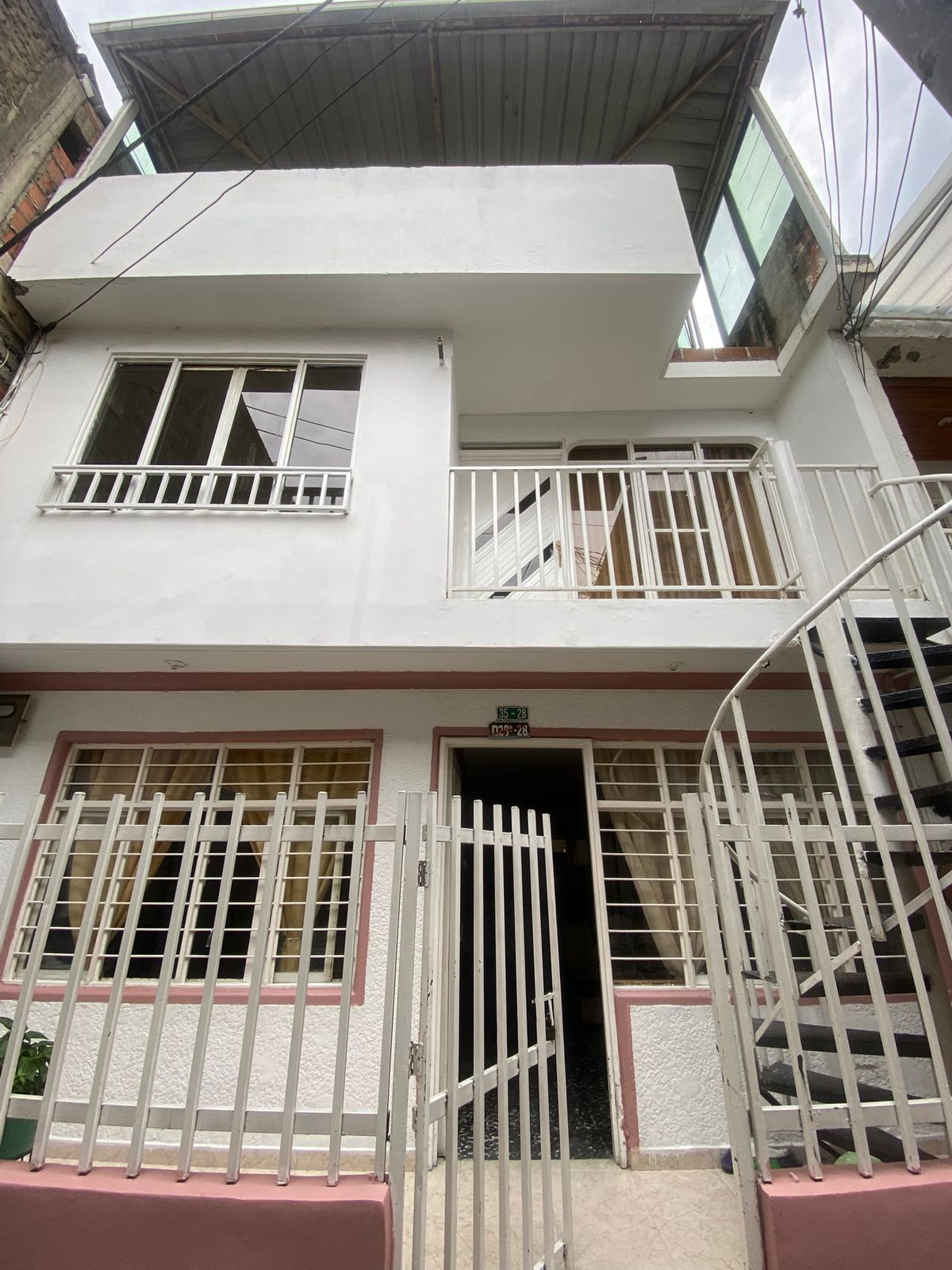 VENDO CASA EN EL BARRIO CONQUISTADORES