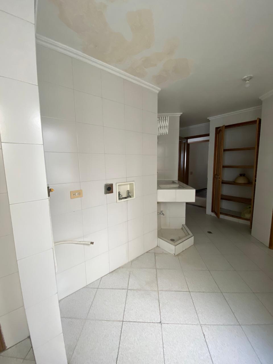 VENDO APARTAMENTO EN EDIFICIO EL NARANJO