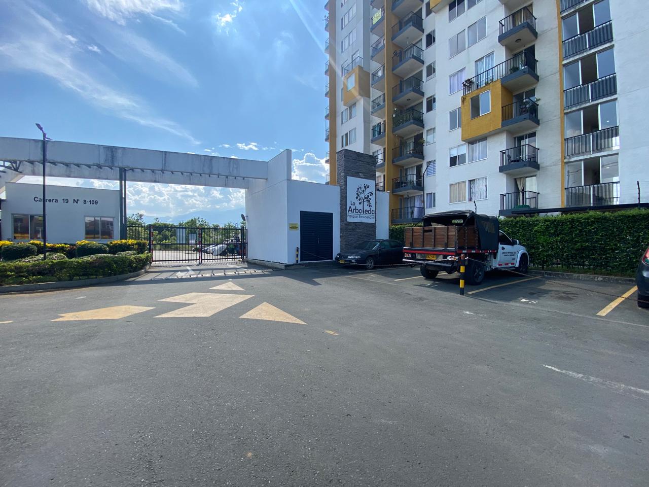 VENDO APARTAMENTO EN CR ARBOLEDA