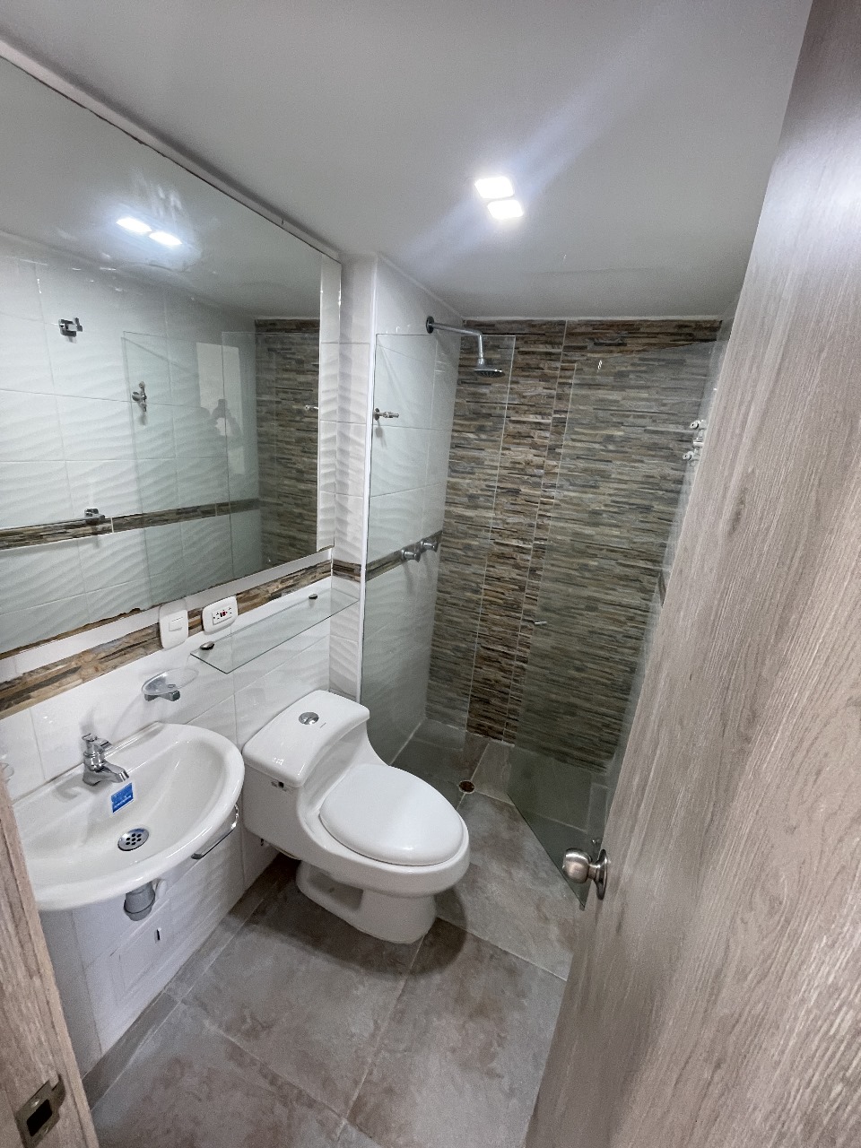 Apartamento en venta en Meléndez, piso 8 con parqueadero y piscina