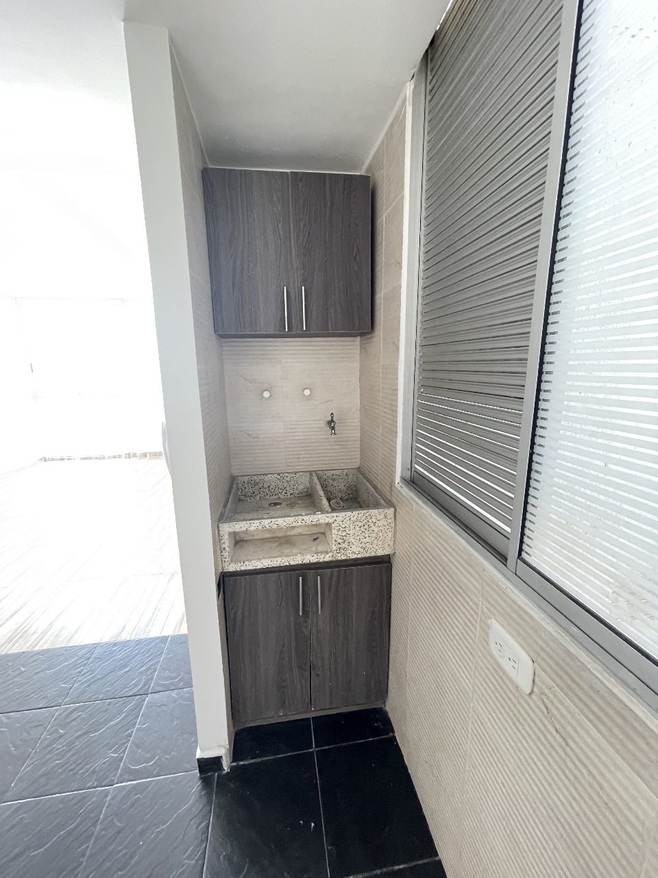 Apartamento en venta en Meléndez, piso 8 con parqueadero y piscina