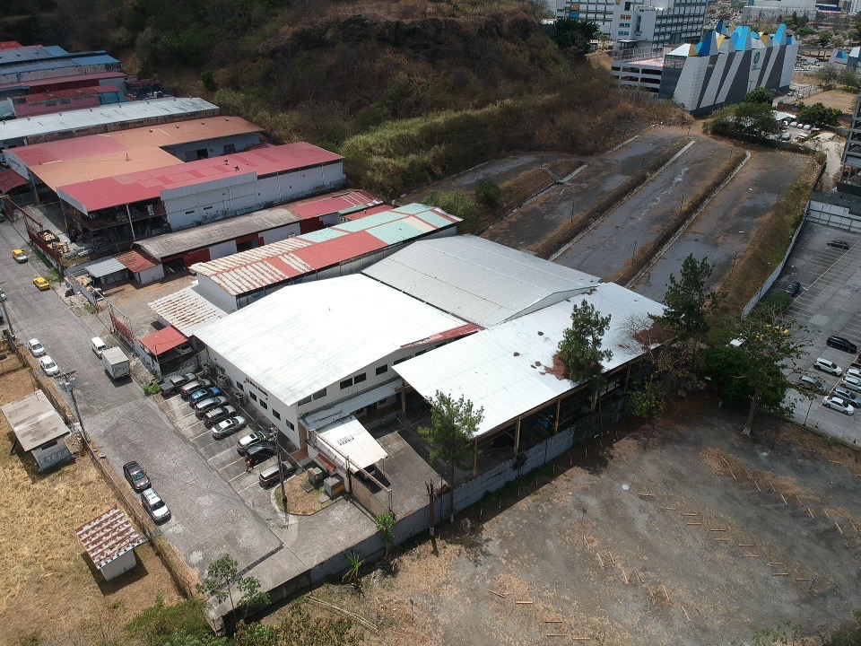 Se Vende Galera con oficina