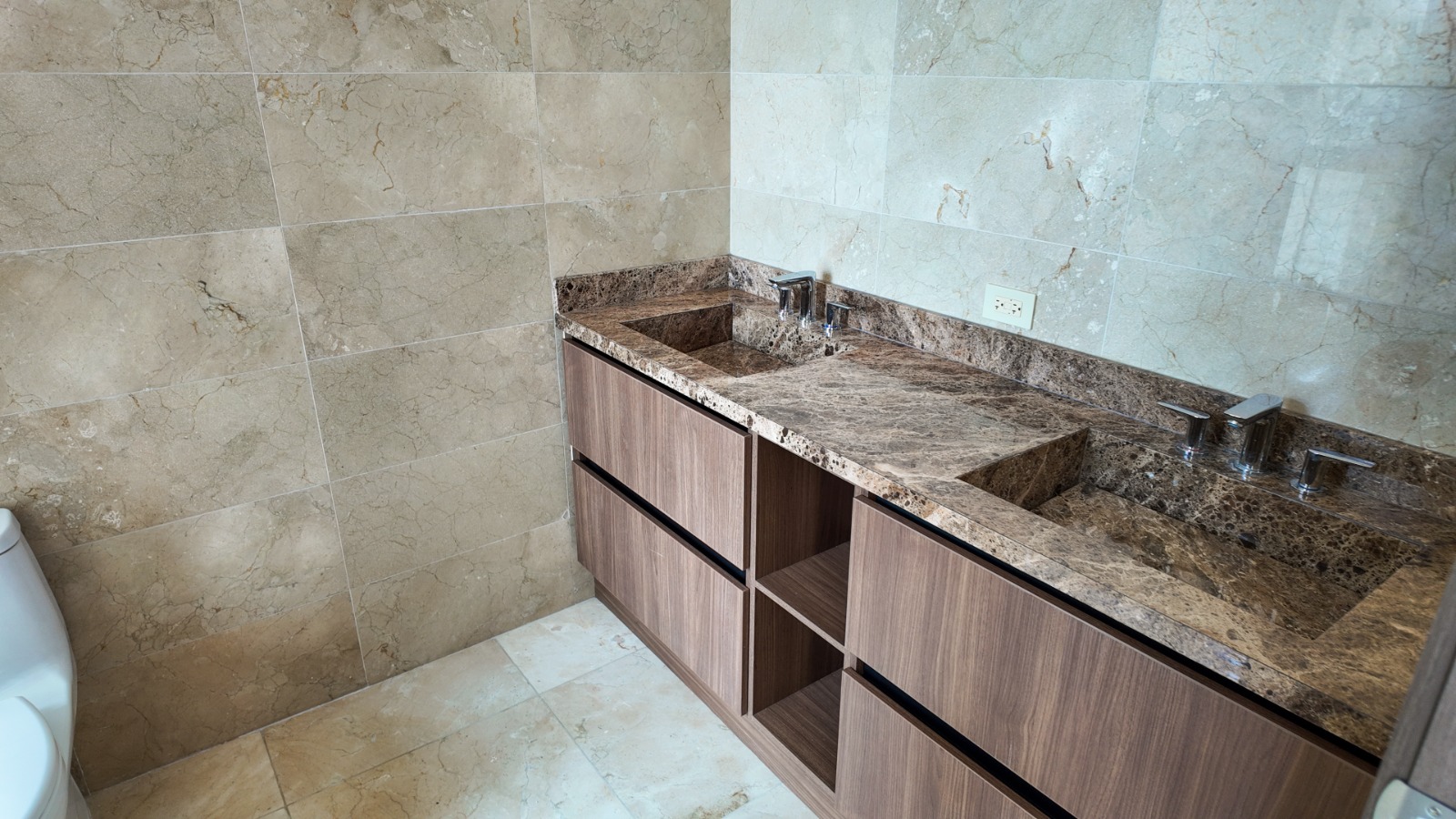 Se Vende apartamento en The Colonial, Santa Maria