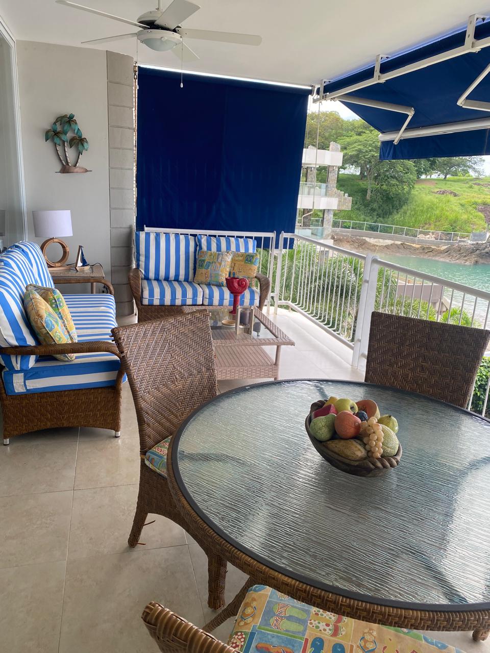 Se Vende en Playa Blanca PH La Ensenada FRENTE AL MAR