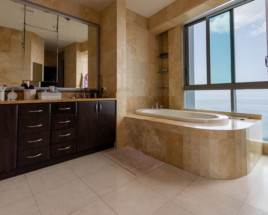 SE VENDE PRIMERA FILA EN COSTA DEL ESTE OCEAN ONE