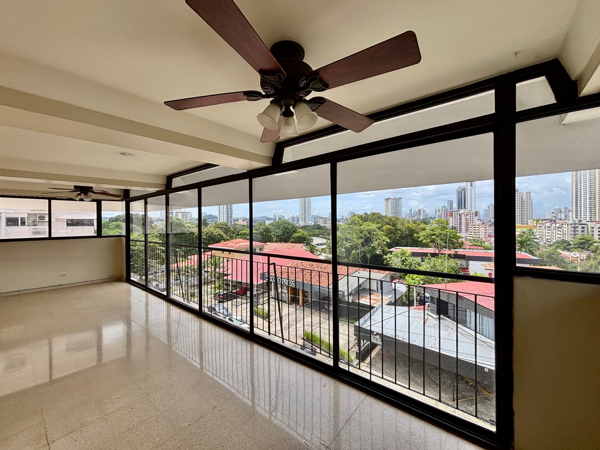 SE VENDE EN PH CARMEL, EL CARMEN