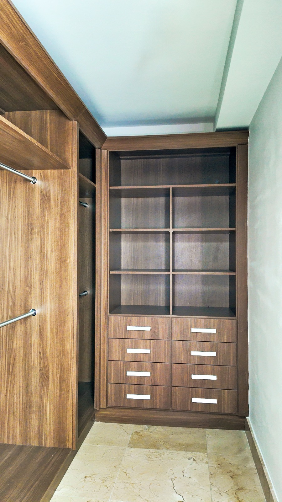 Se Vende apartamento en The Colonial, Santa Maria