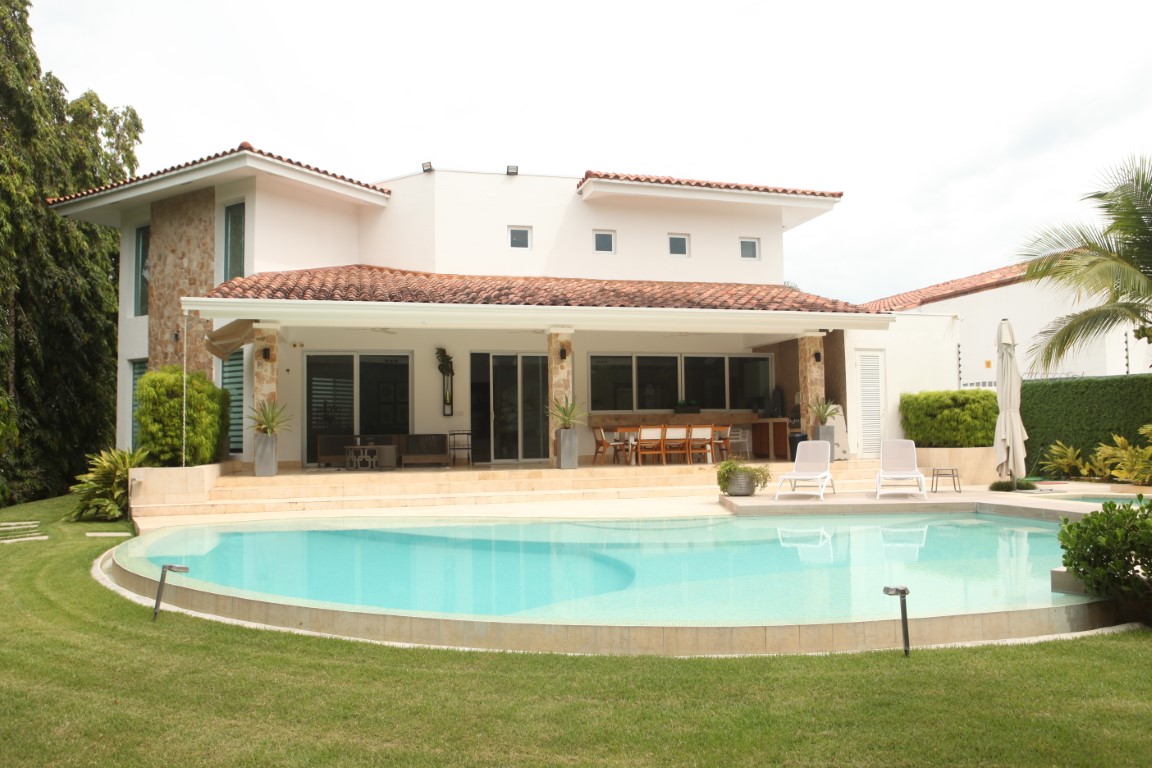 Casa en Venta en Punta Barco Village | Piscina y Amplio Terreno