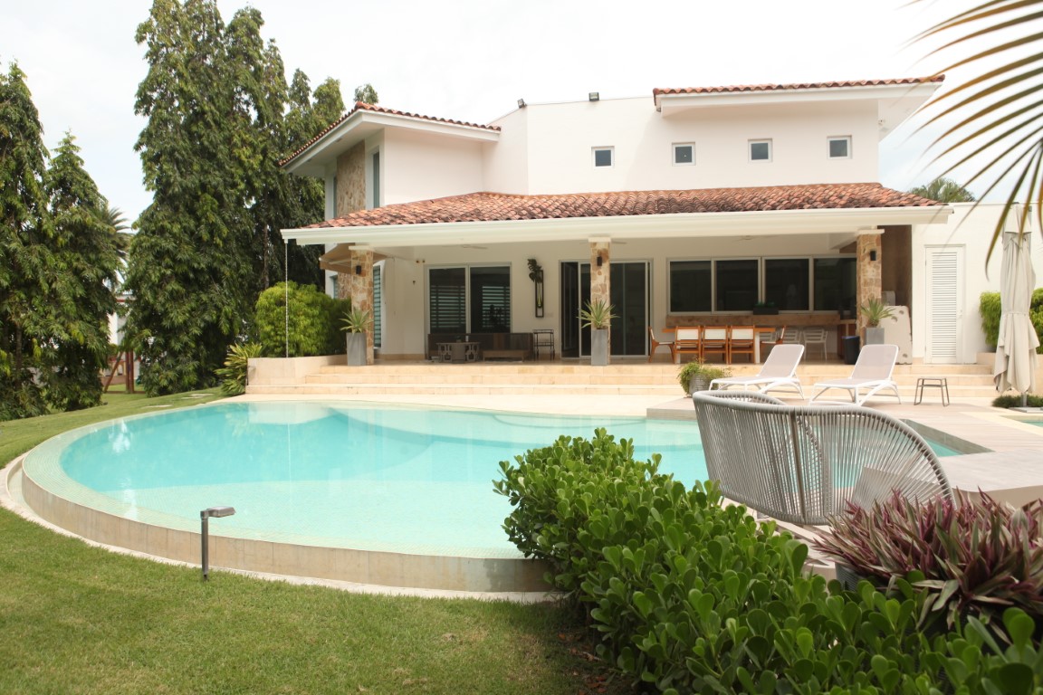 Casa en Venta en Punta Barco Village | Piscina y Amplio Terreno