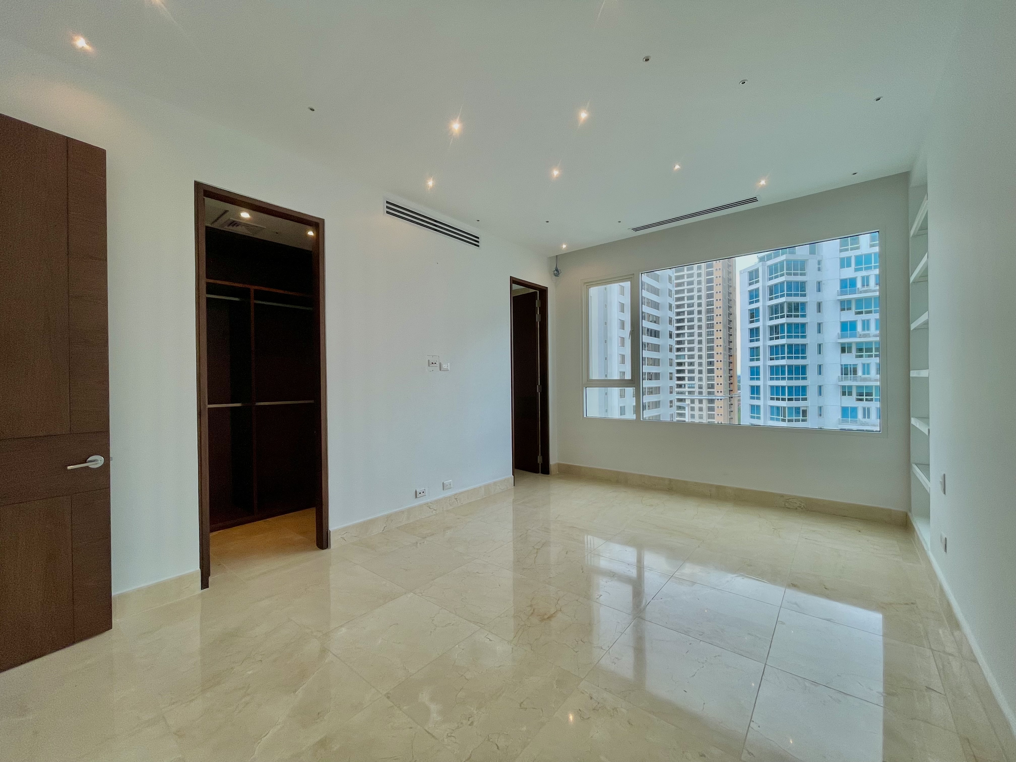 Se Vende apto en PH Marea, Costa del Este