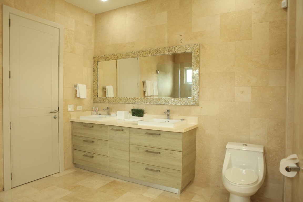 Casa en Venta en Punta Barco Village | Piscina y Amplio Terreno