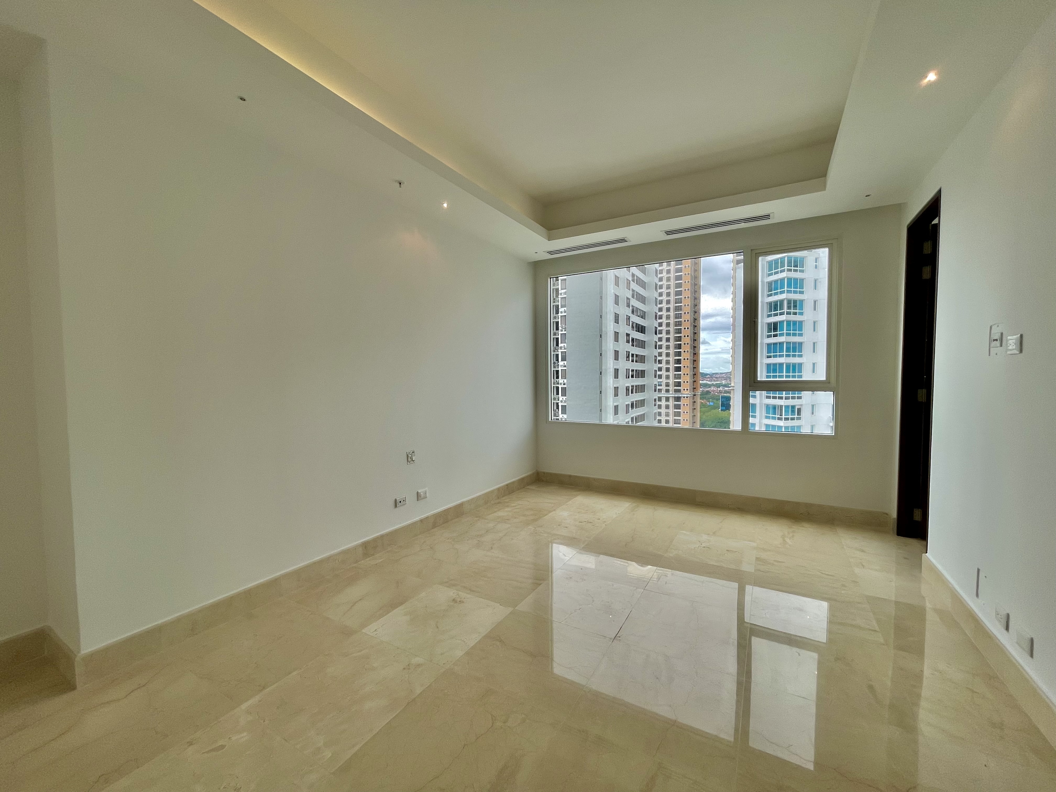 Se Vende apto en PH Marea, Costa del Este
