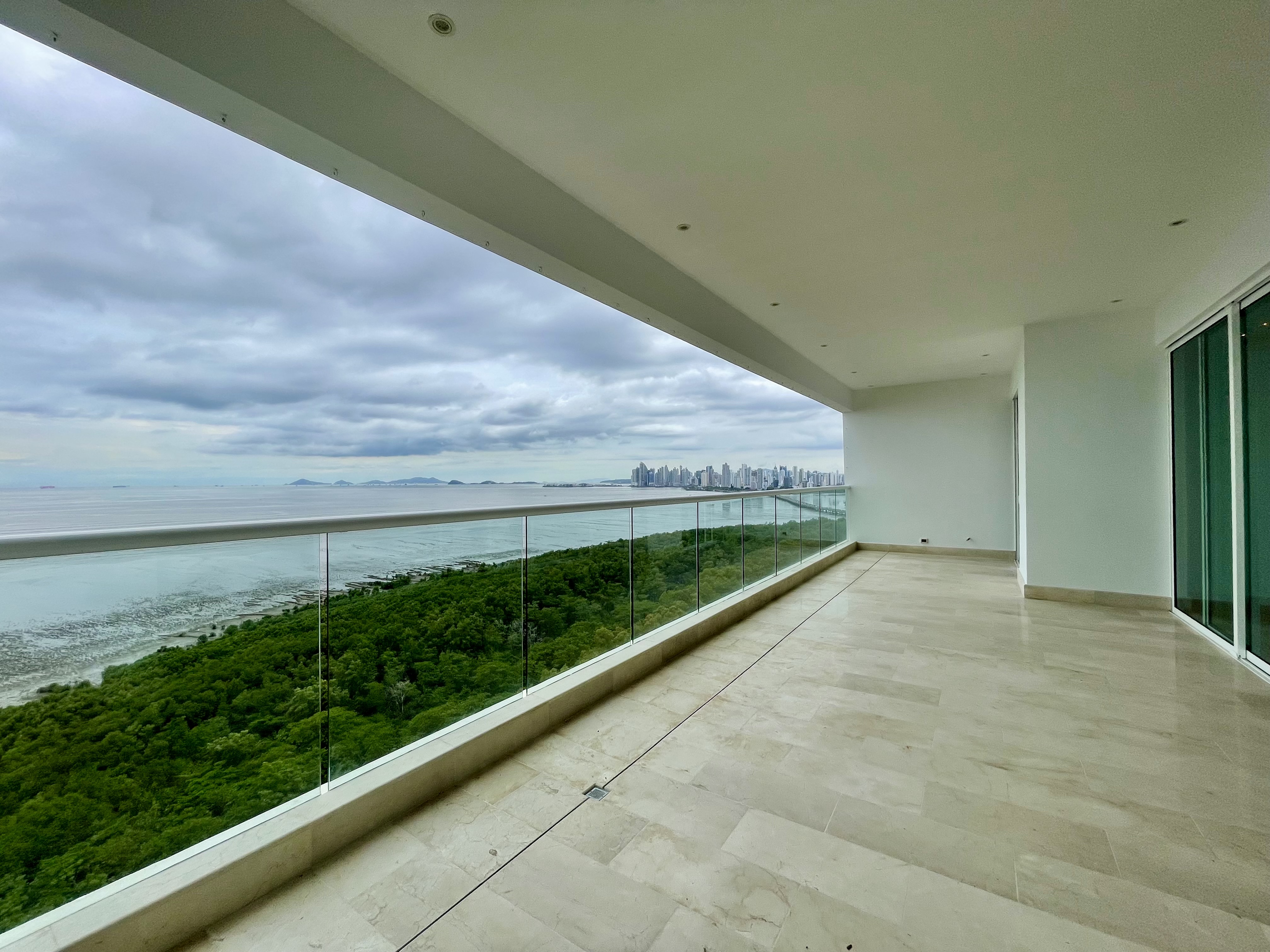 Se Vende apto en PH Marea, Costa del Este