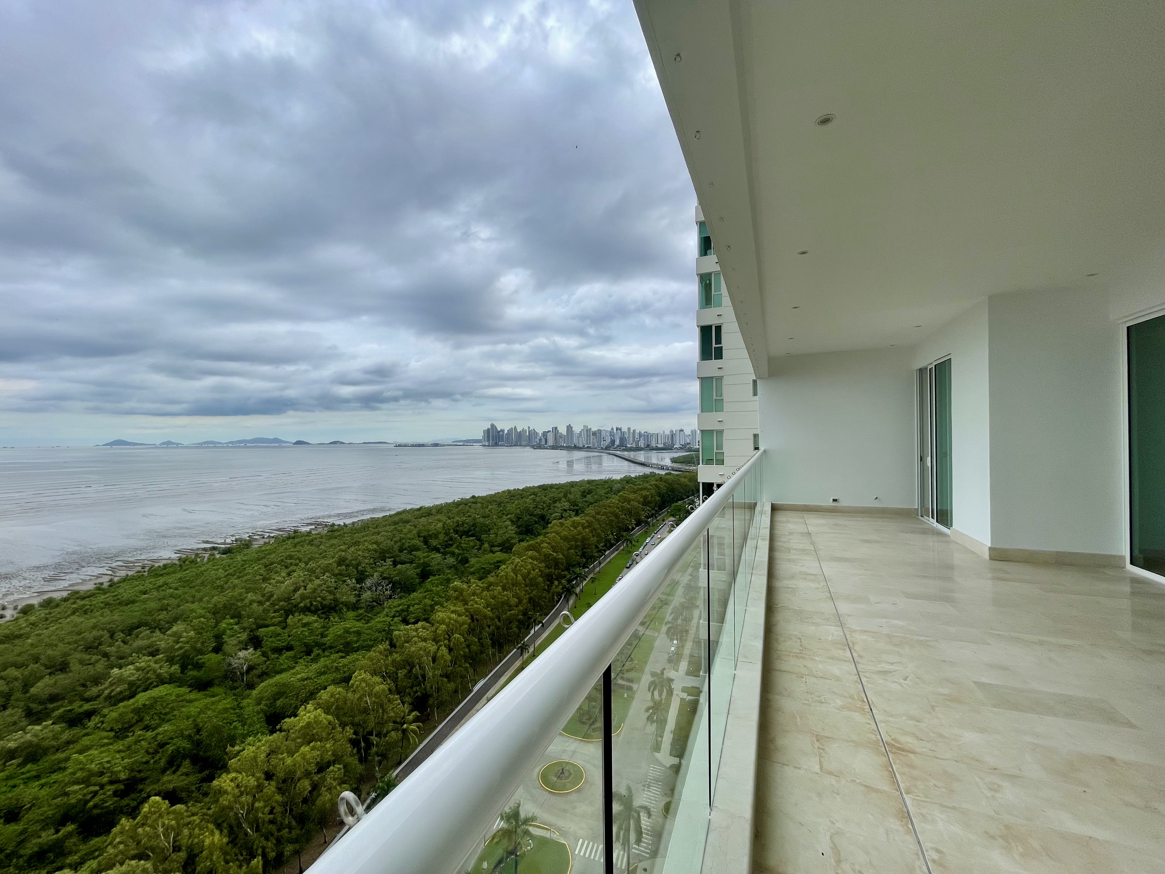 Se Vende apto en PH Marea, Costa del Este