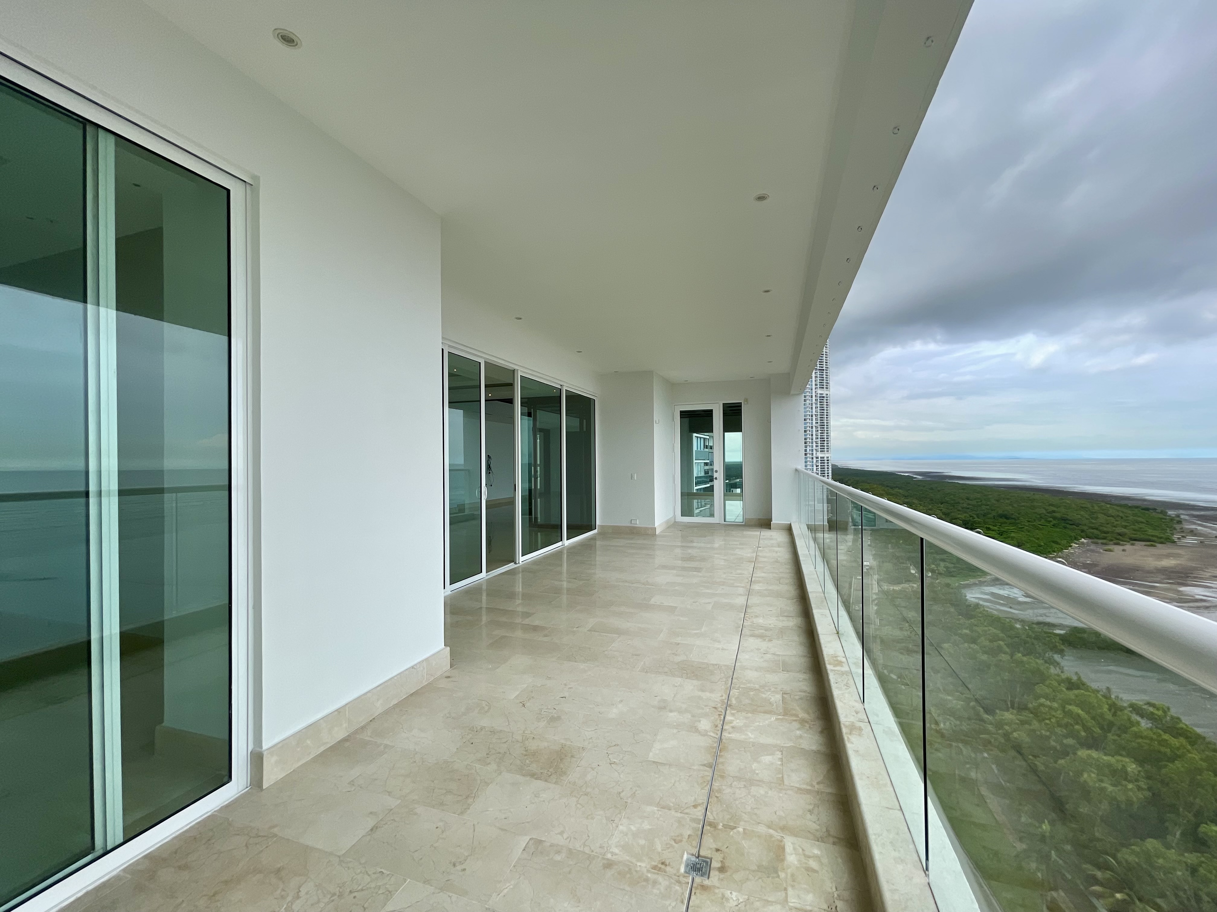 Se Vende apto en PH Marea, Costa del Este