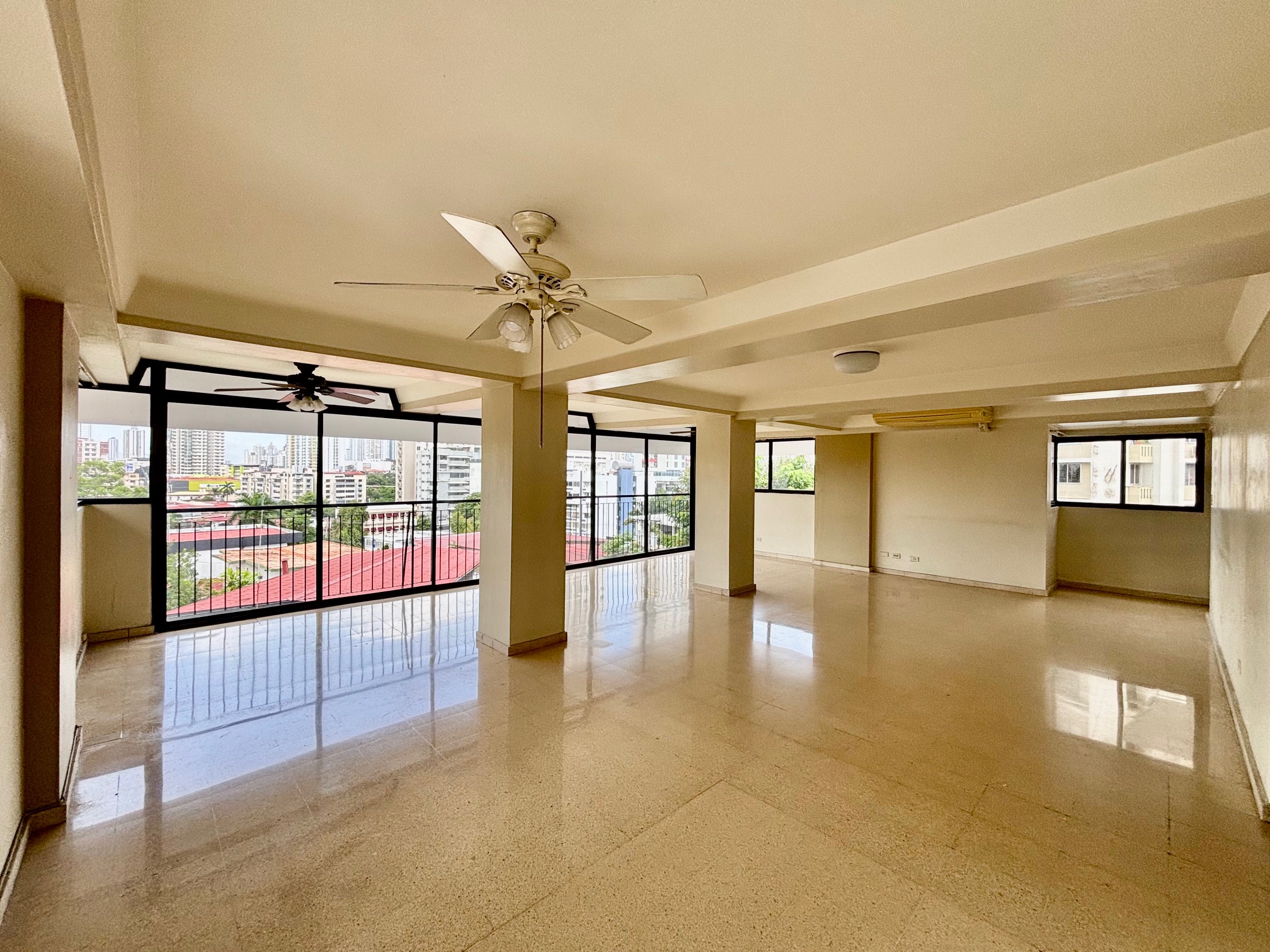 SE VENDE EN PH CARMEL, EL CARMEN