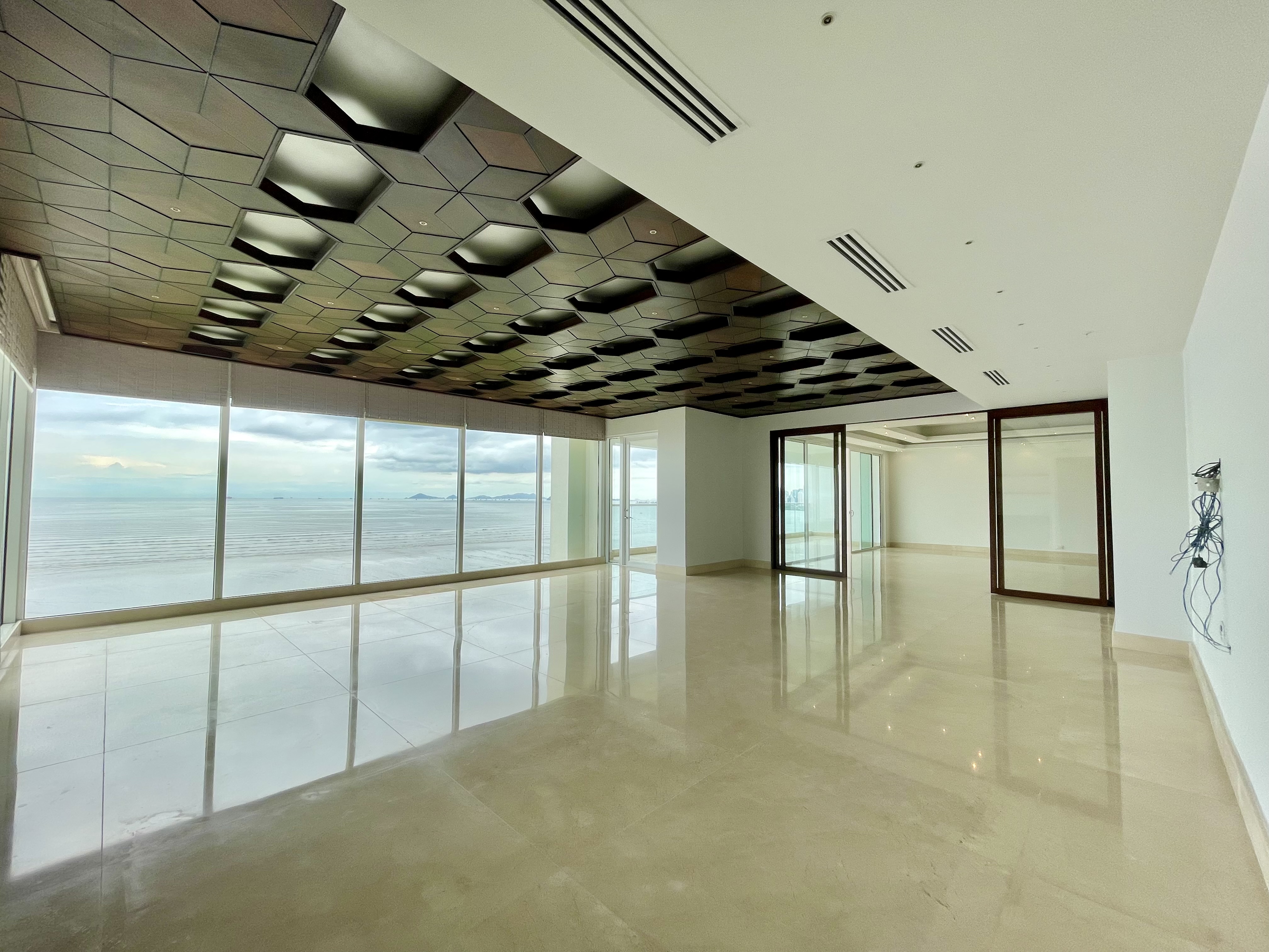 Se Vende apto en PH Marea, Costa del Este