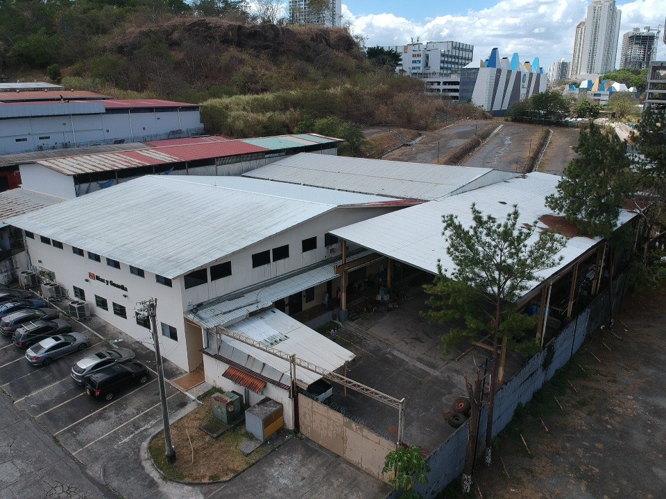 Se Vende Galera con oficina