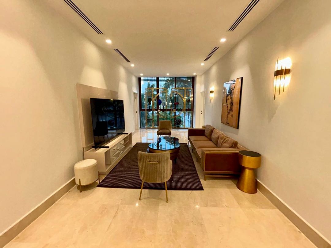 ALQUILER DE AMPLIO APARTAMENTO  AMOBLADO EN OCEAN REEF