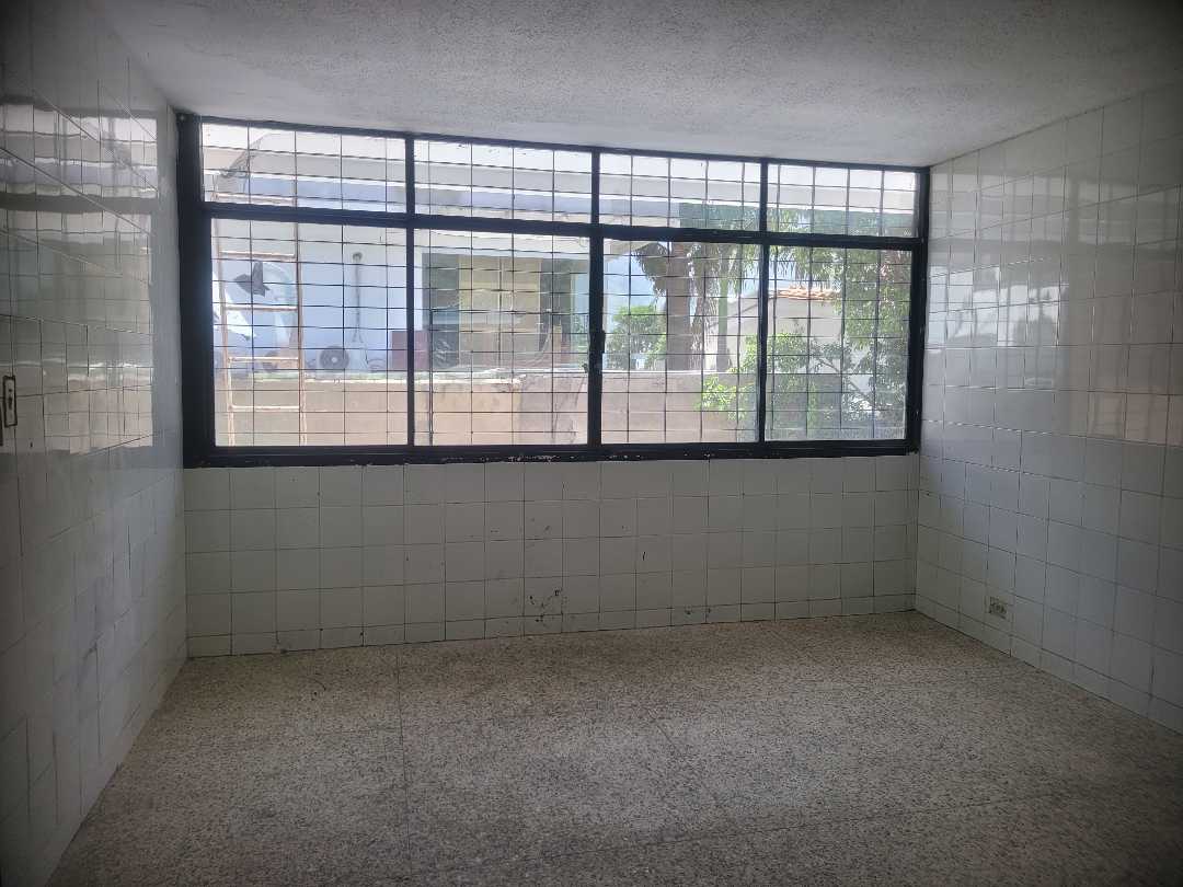 En Alquiler Local Comercial Avenida Principal Chuao Baruta Caracas