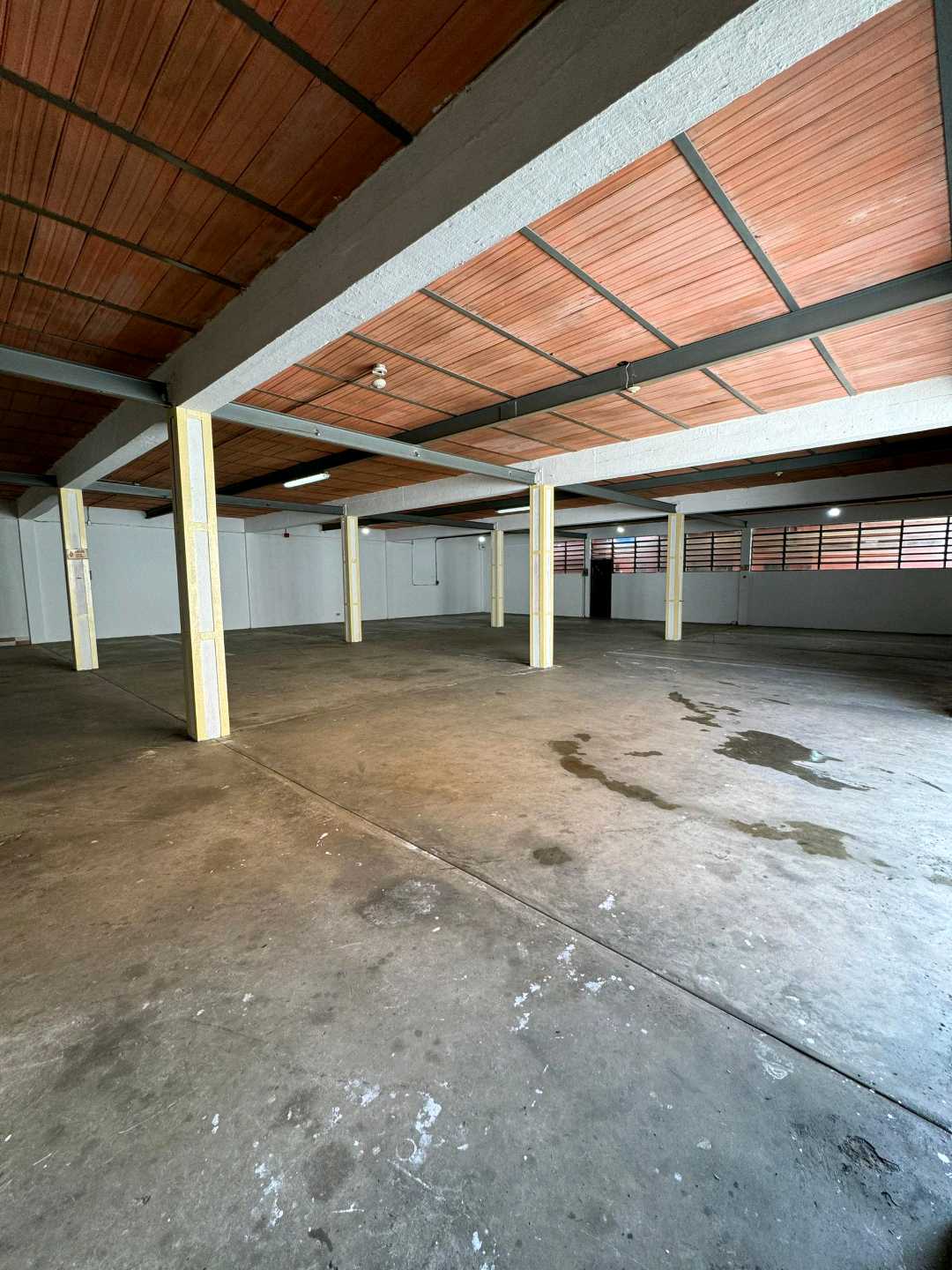 Alquiler Galpón Deposito Urb Turumo KC