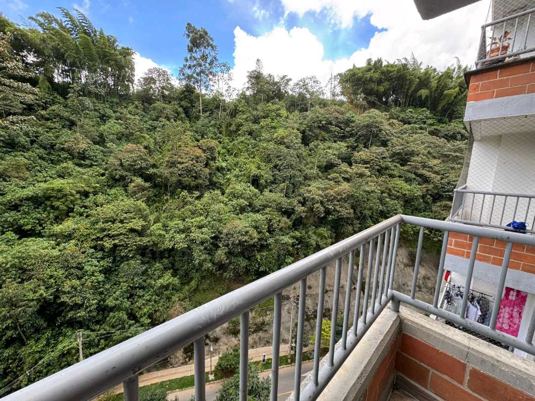 Apartamento a la venta Sabaneta Loma de San José AB13