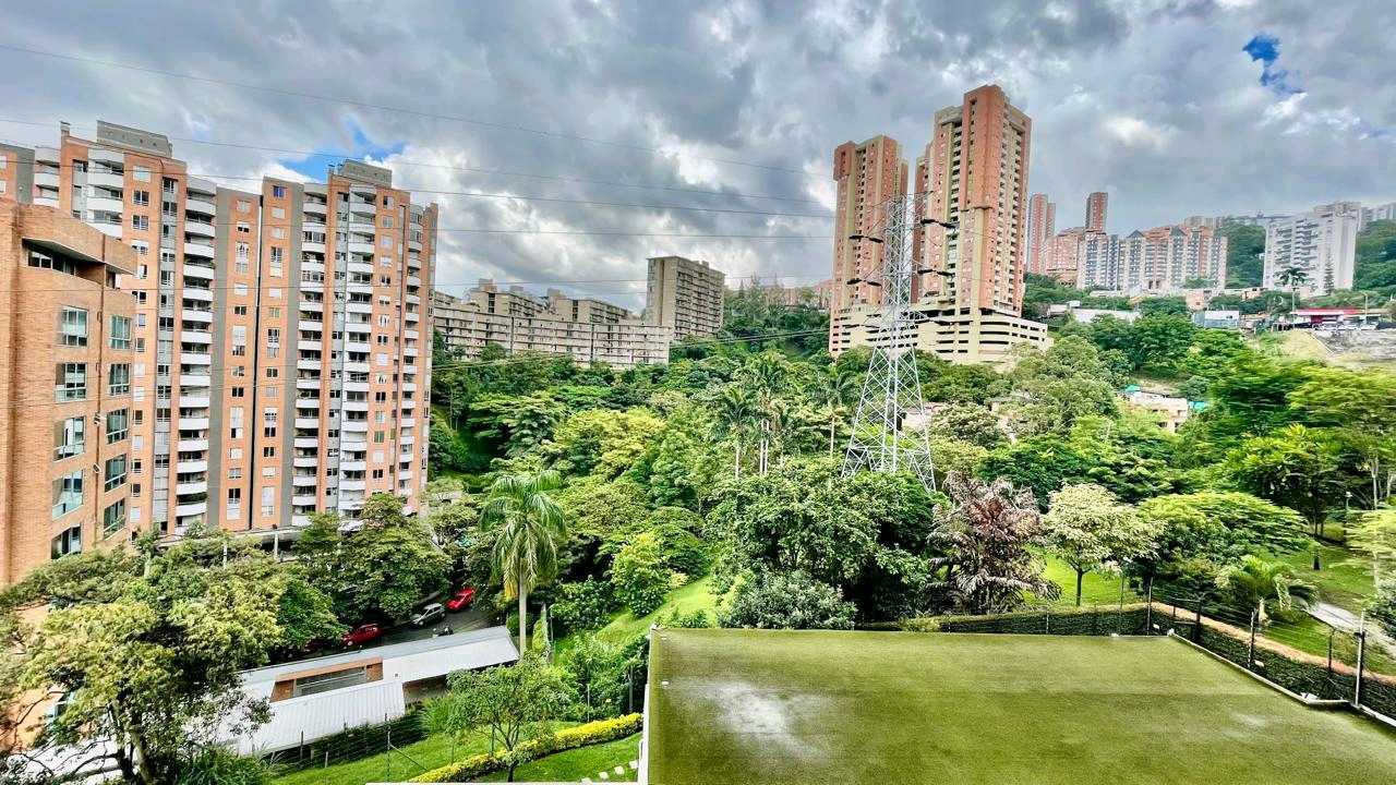 Apartamento amoblado cerca a la av Poblado