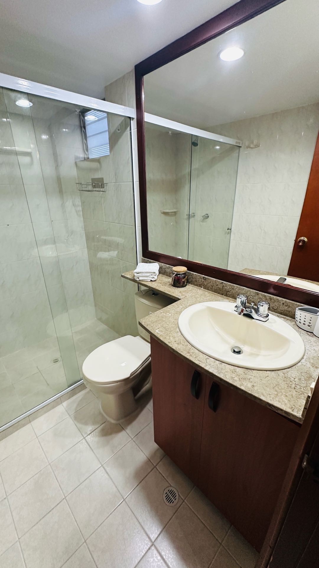 Apartamento amoblado cerca a Provenza