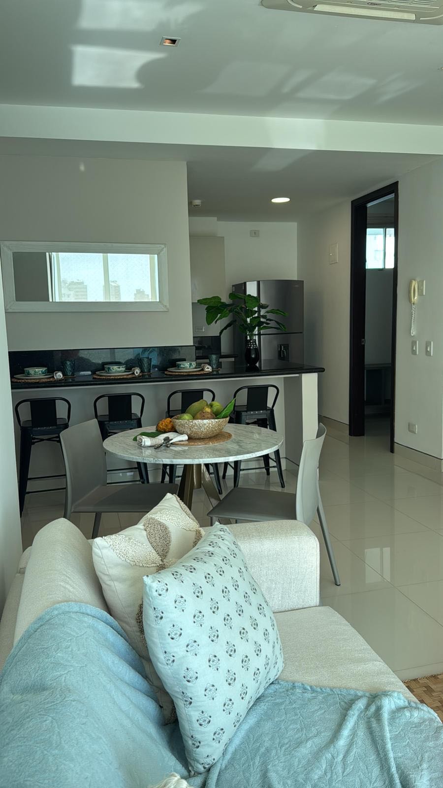 APARTAMENTO AMOBLADO EN ARRIENDO EN CASTILLOGRANDE- CARTAGENA