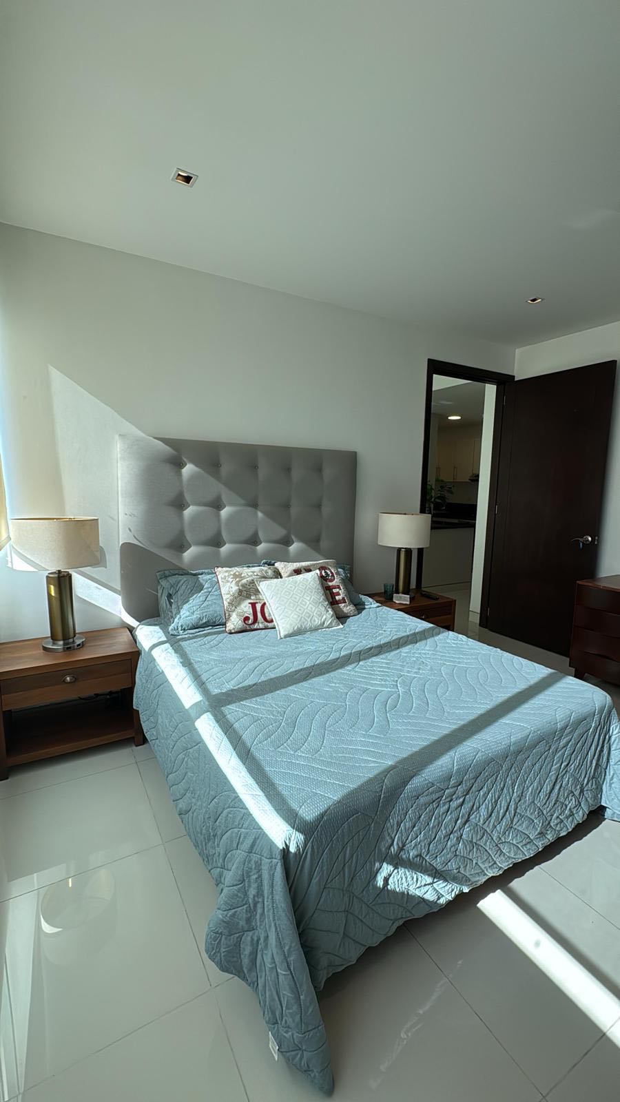 APARTAMENTO AMOBLADO EN ARRIENDO EN CASTILLOGRANDE- CARTAGENA